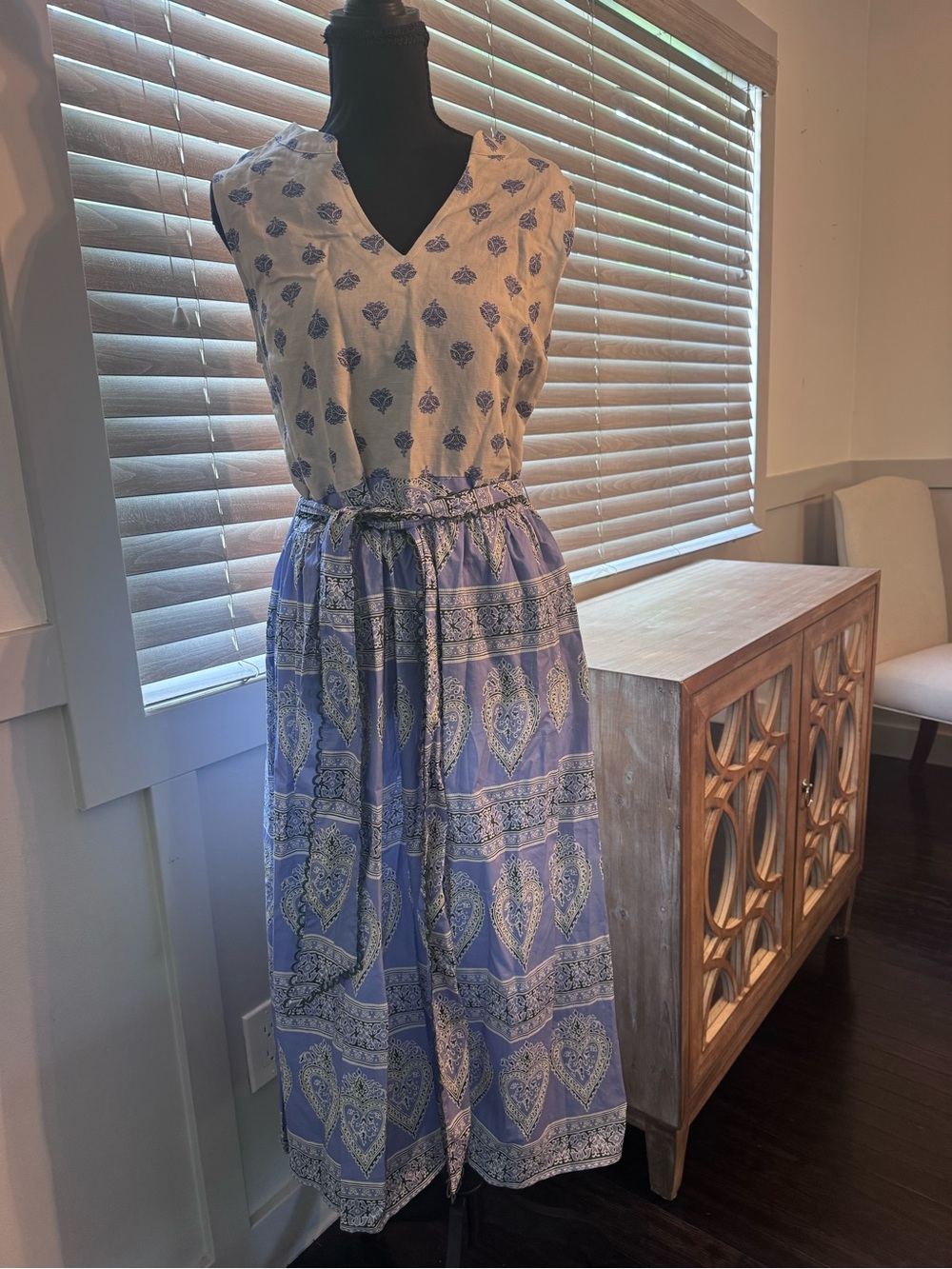 Elegant Blue and Cream Midi Dress